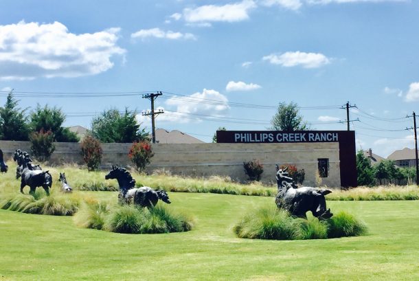phillips-creek-ranch-frisco-entrance-horses