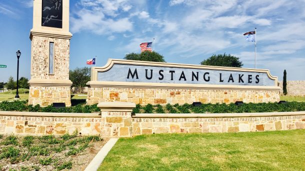 Mustang-Lakes-Community-entrance-sign