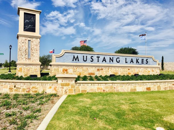 Mustang-Lakes-Community-entrance-sign