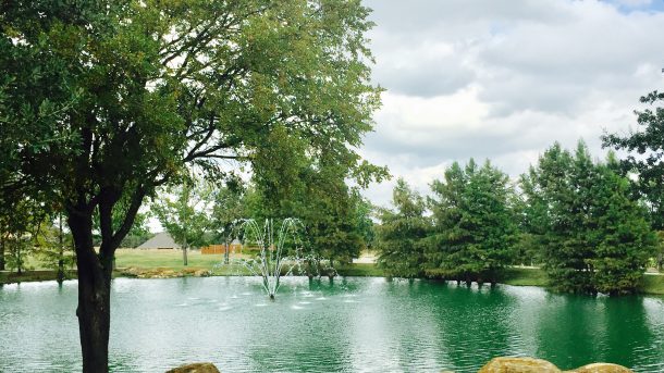 Wildridge-OakPoint-pond-fountain