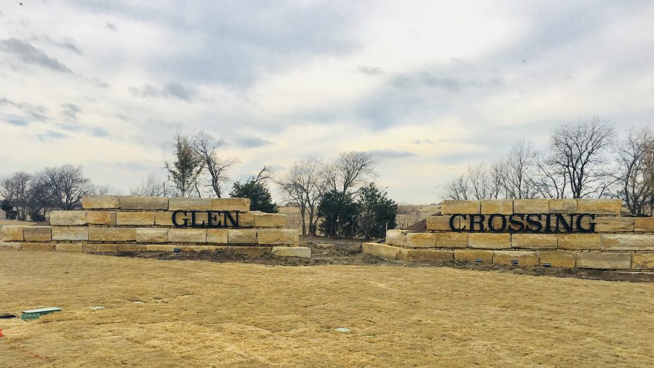 Glen-Crossing-entrance-sign