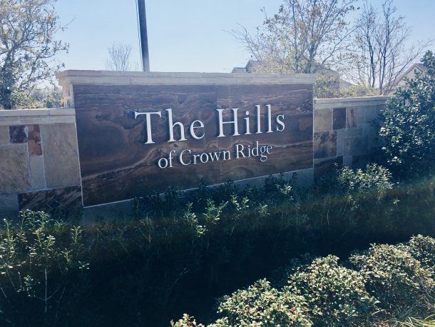Hills_of_Crown_Ridge_Frisco_entrance_sign
