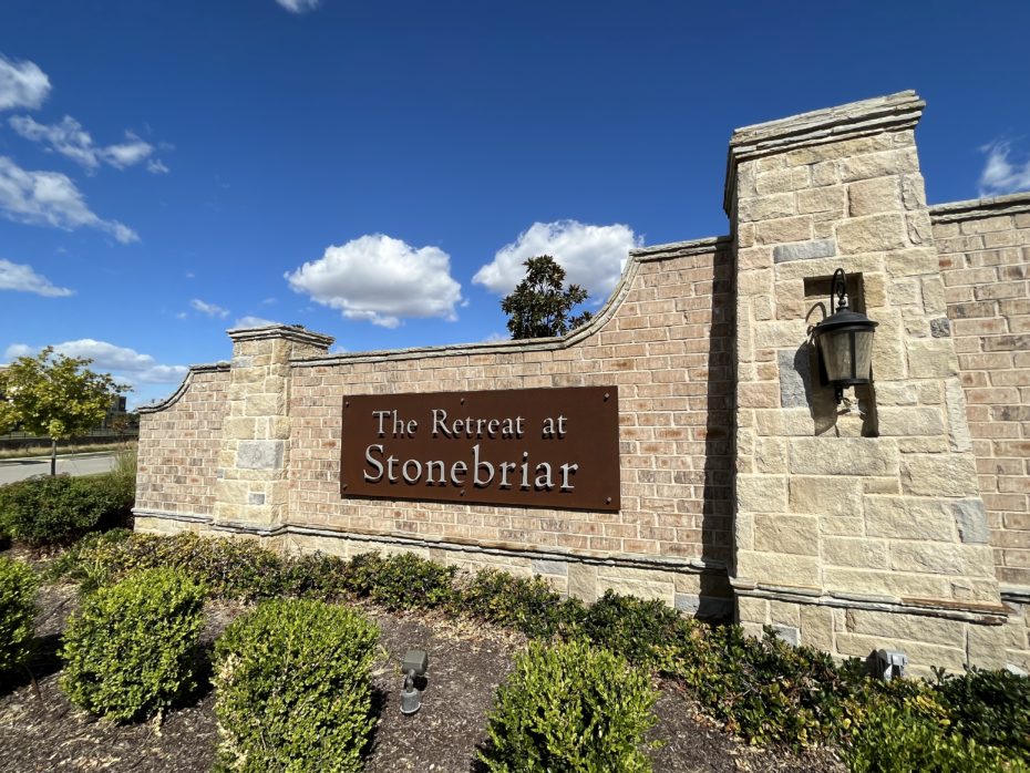 The-Retreat-at-Stonebriar-entrance-sign-2