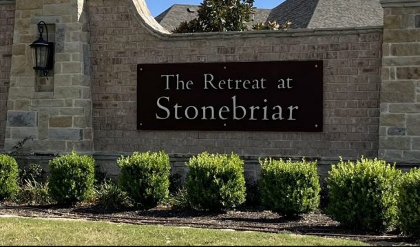 The-Retreat-at-Stonebriar-entrance-sign-3
