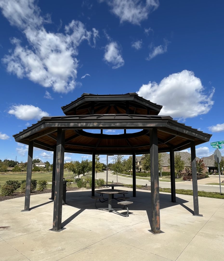The-Retreat-at-Stonebriar-pavilion-picnic-table