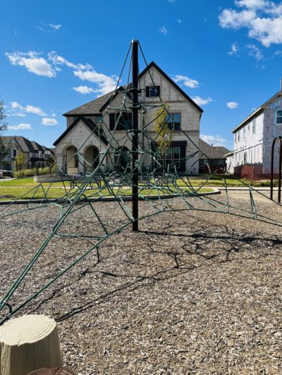 The-Retreat-at-Stonebriar-playground-climbing